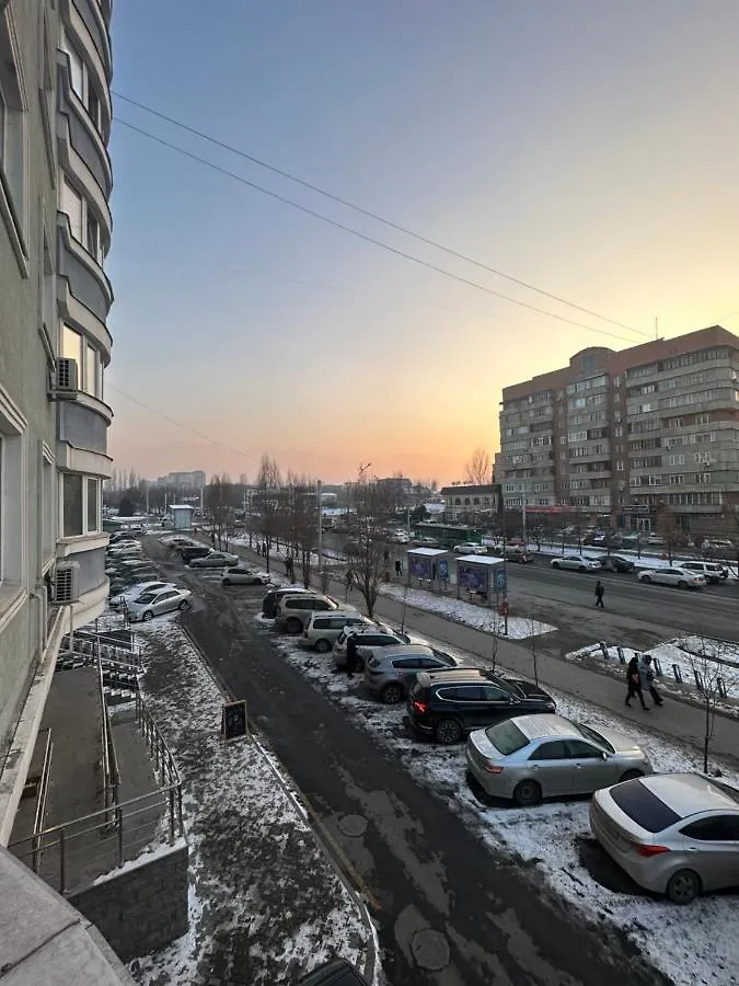 1-Комнатная Квартира В 100М От Метро Момышулы Almaty Apartmán